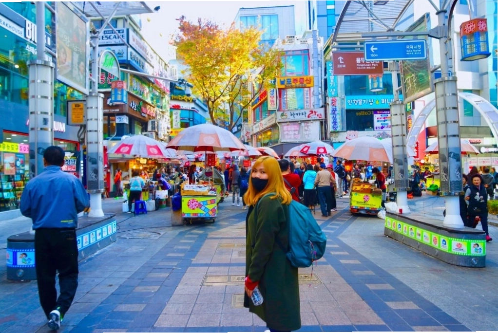 Phố đi bộ nhộn nhịp tại Busan