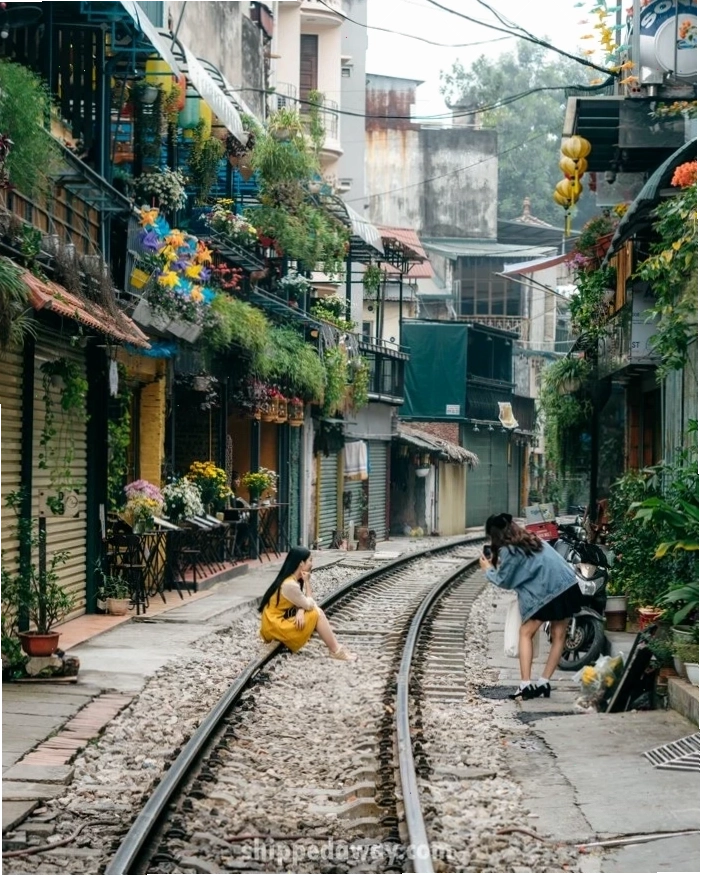 Phố Đường Tàu Hà Nội - điểm chụp ảnh nổi tiếng