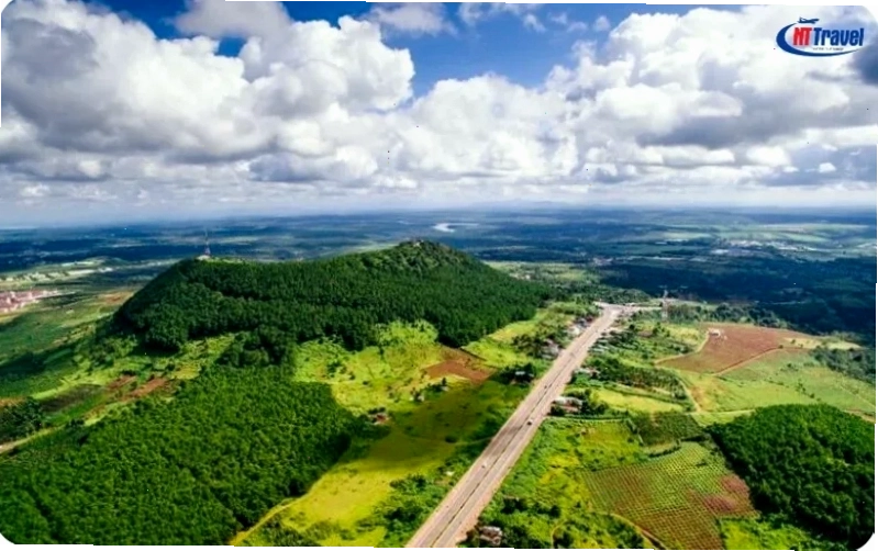 Phong cảnh nhìn từ đỉnh núi Hàm Rồng