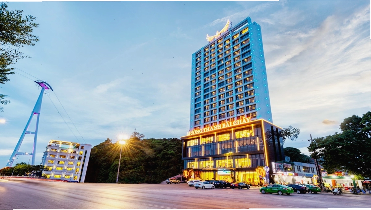 Phòng Deluxe King tại Mường Thanh Grand Hạ Long với nội thất sang trọng