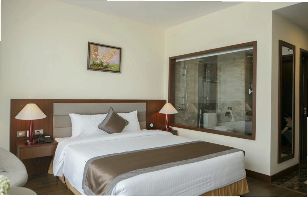 Phòng Deluxe King tại Mường Thanh Grand Quảng Trị