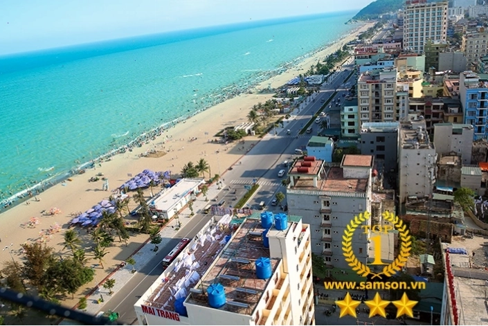 Phòng Deluxe Sea View với ban công hướng biển tại HTH Ruby Sầm Sơn