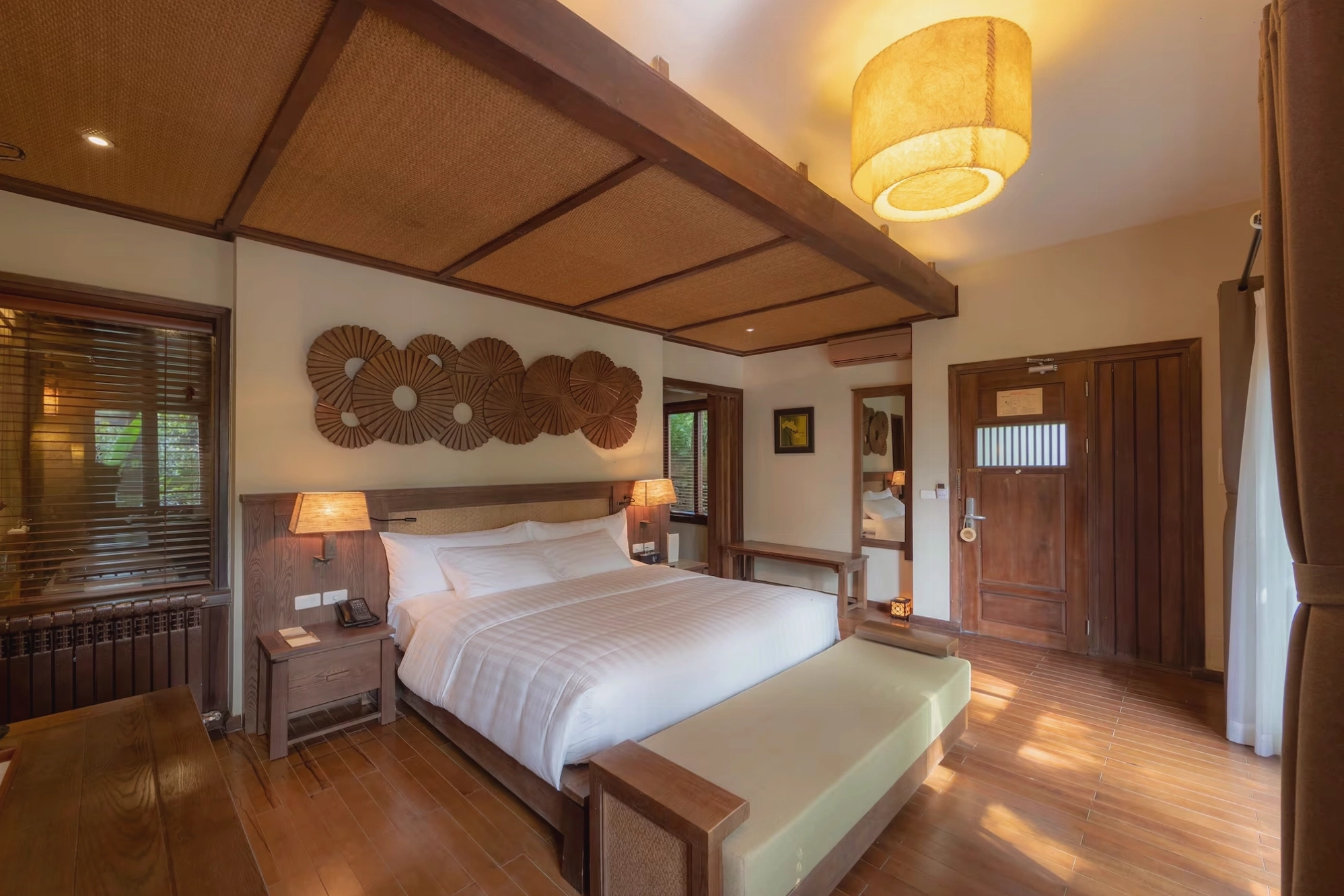 Phòng Deluxe với giường cỡ King và tầm nhìn ra khu vườn