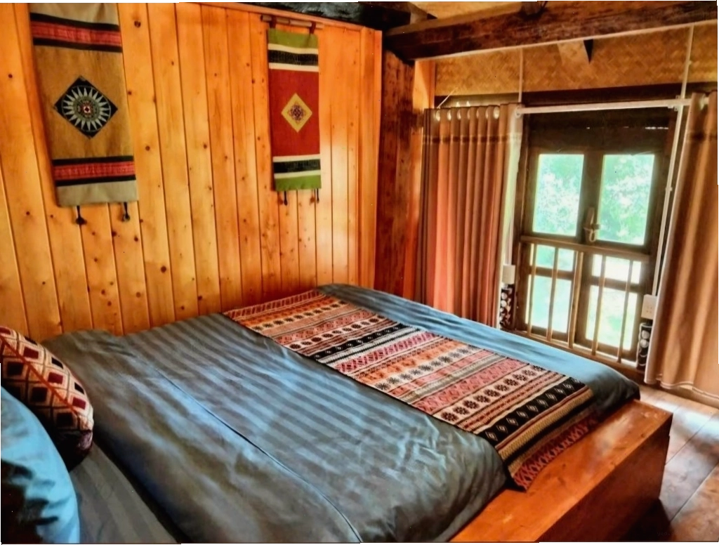 Phòng đôi nhà sàn cộng đồng tại Tà Xùa Ecolodge