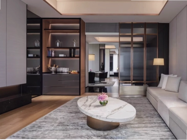 Phòng nghỉ hiện đại với cửa sổ kính lớn tại InterContinental Singapore Robertson Quay