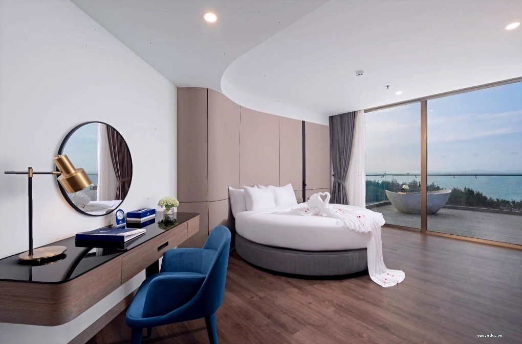 Phòng nghỉ sang trọng tại Khách sạn Poseido Quảng Bình với view biển