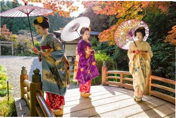Phụ nữ Nhật trong trang phục truyền thống tại Niigata