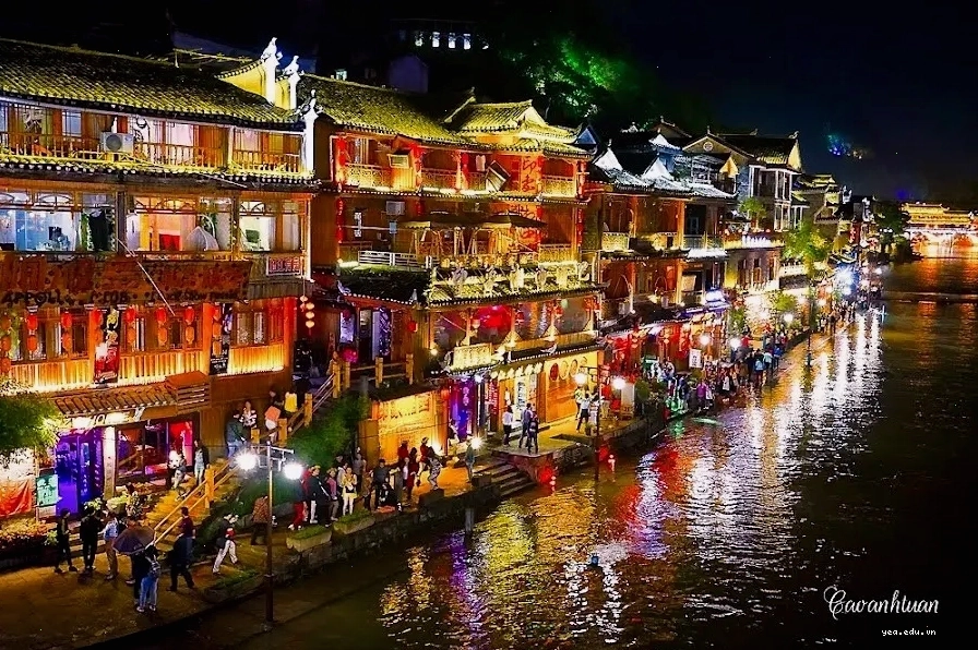 Phượng Hoàng Cổ Trấn mùa đông phủ tuyết trắng