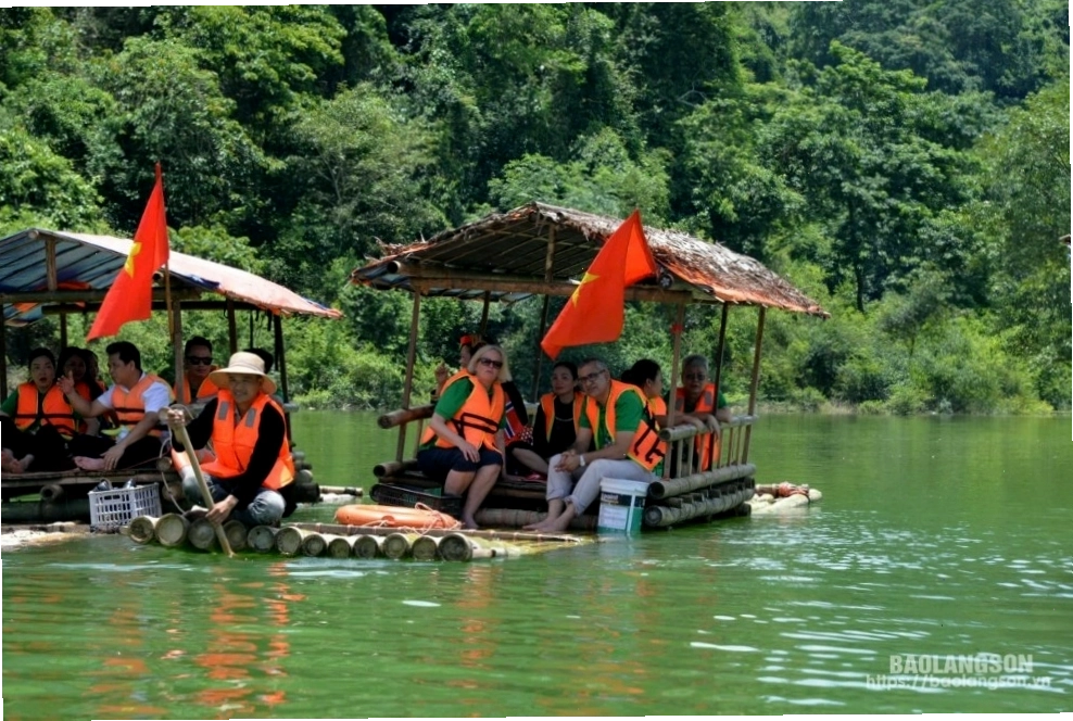 Quang cảnh Hữu Lũng với cảnh quan thiên nhiên tươi đẹp
