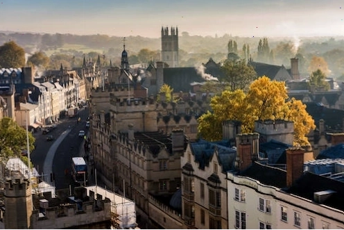Quang cảnh thành phố Oxford với các tòa nhà cổ kính