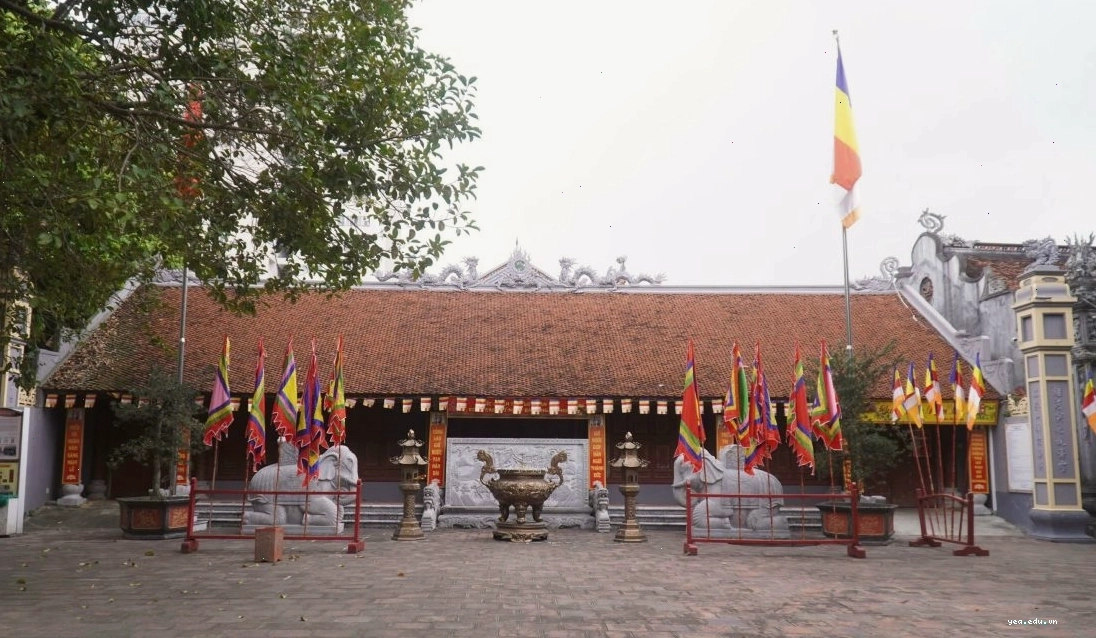 Quang cảnh trước Đền Hai Bà Trưng, một địa chỉ văn hóa lịch sử tiêu biểu của Hà Nội