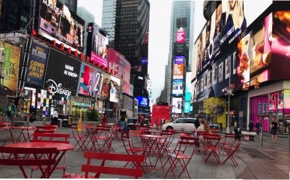 Quảng trường Times Square chuẩn bị cho một ngày mới