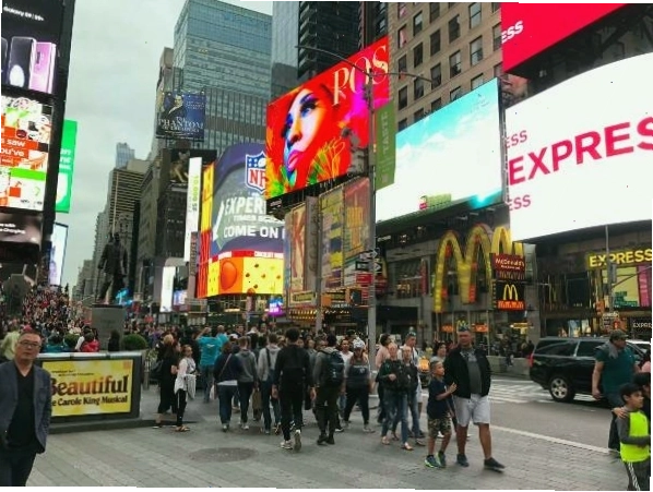 Quảng trường Times Square là địa điểm 'phải đến' khi ghé thăm New York