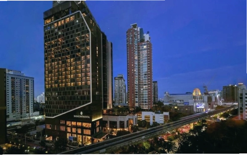 Quầy lễ tân sang trọng của InterContinental Bangkok