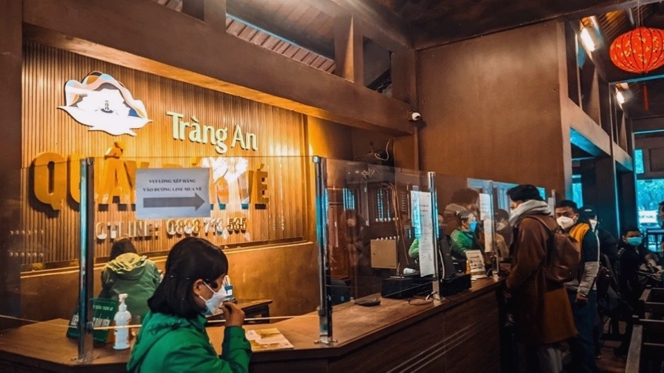Quầy vé Tràng An hướng dẫn du khách