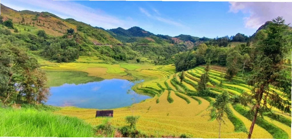Rác thải nhựa tràn lan tại một điểm du lịch