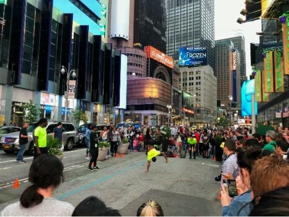 Rất nhiều hoạt động đường phố tại quảng trường Times Square