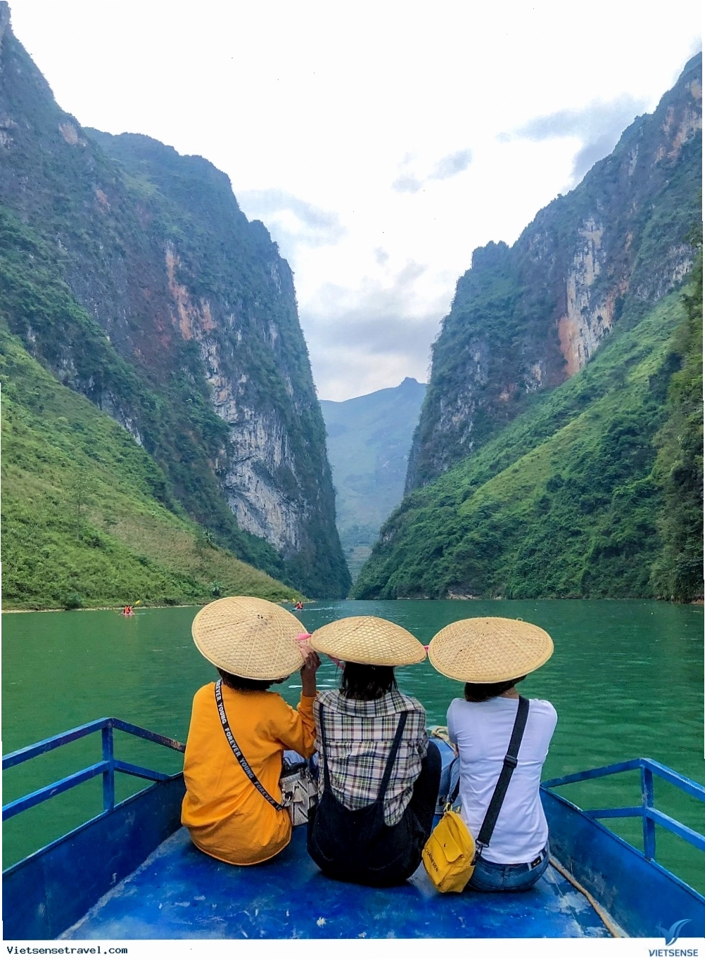 Ruộng bậc thang xanh mướt được tưới tiêu từ các dòng sông ở Hà Giang