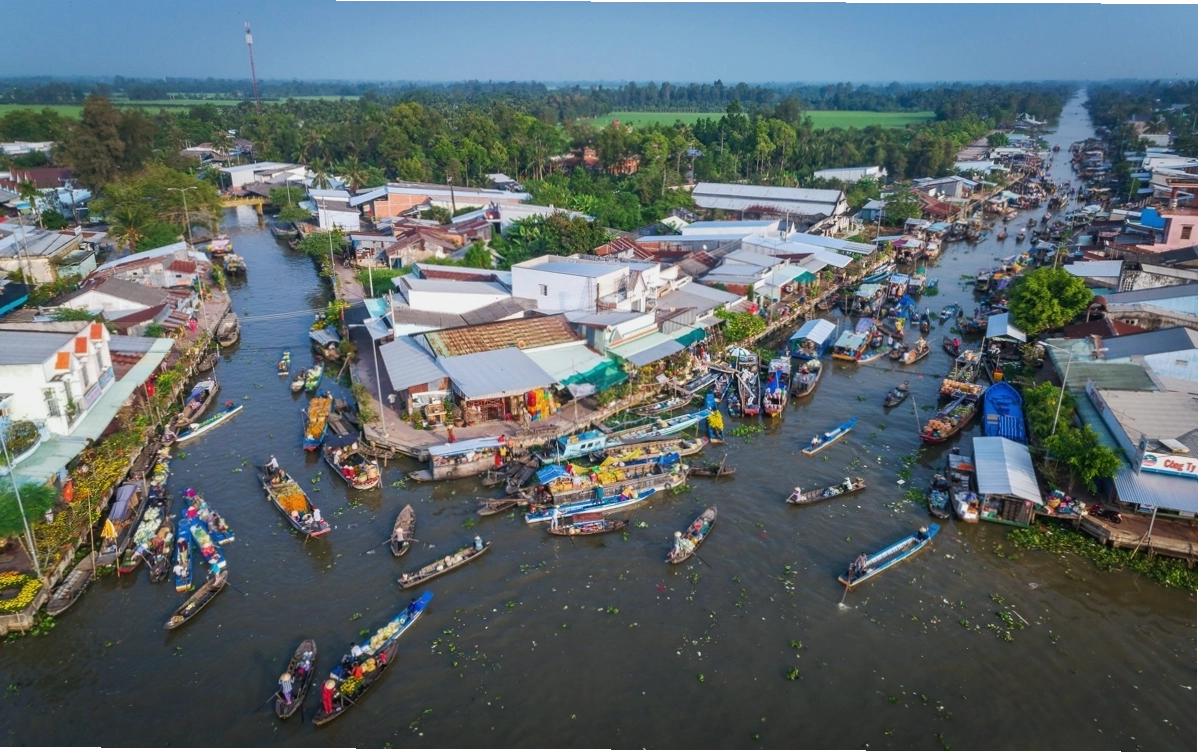 Sắc màu trái cây mùa hè tại chợ nổi Ngã Năm
