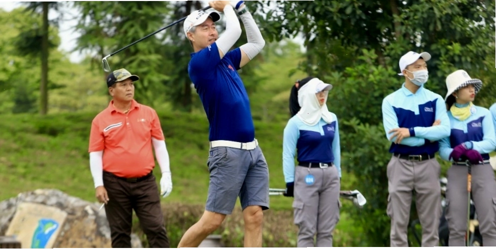 Sân golf Đầm Vạc với không gian xanh mát