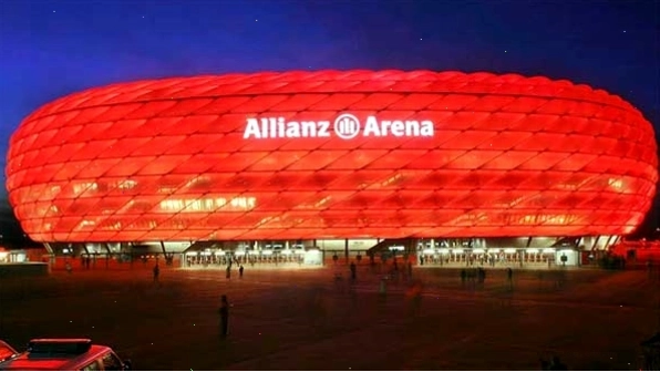 Sân vận động Allianz Arena, Munich - nổi bật với khả năng đổi màu vỏ ngoài