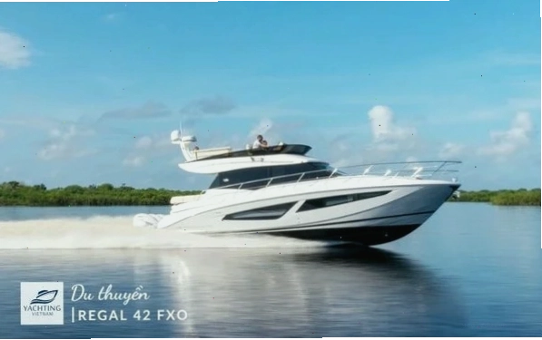Sảnh tiệc ngoài trời tại Saigon South Marina Club với không gian thoáng đãng