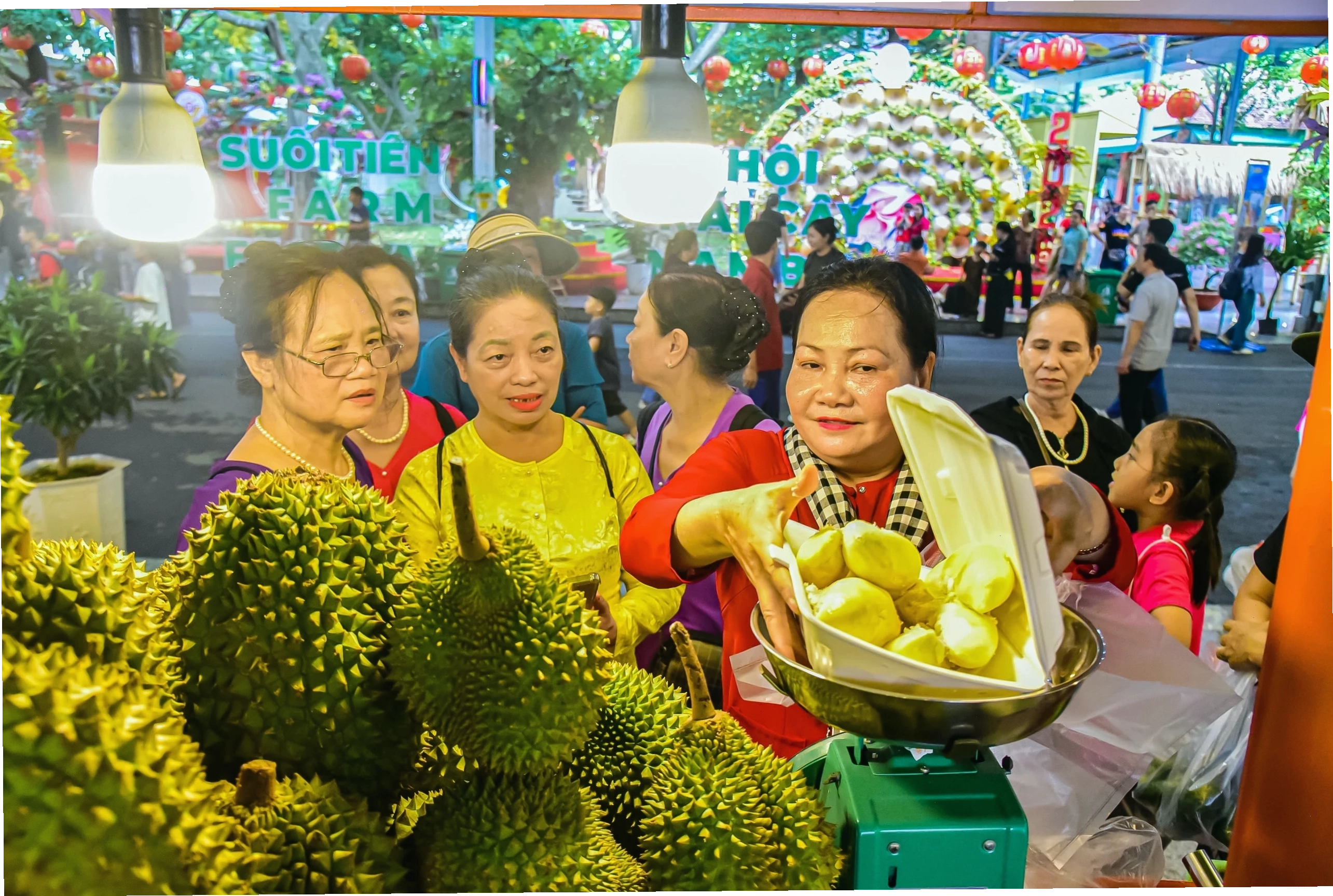 Sầu riêng thu hút khách tại Lễ hội trái cây Nam bộ 2026