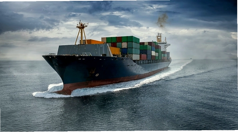 So sánh giữa tàu container và sà lan