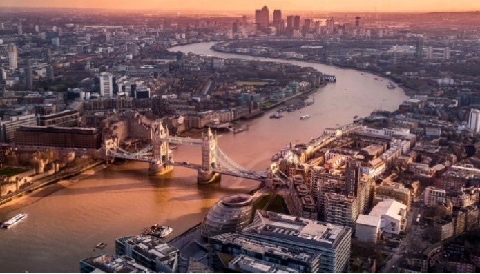 Sông Thames thơ mộng chảy qua Luân Đôn