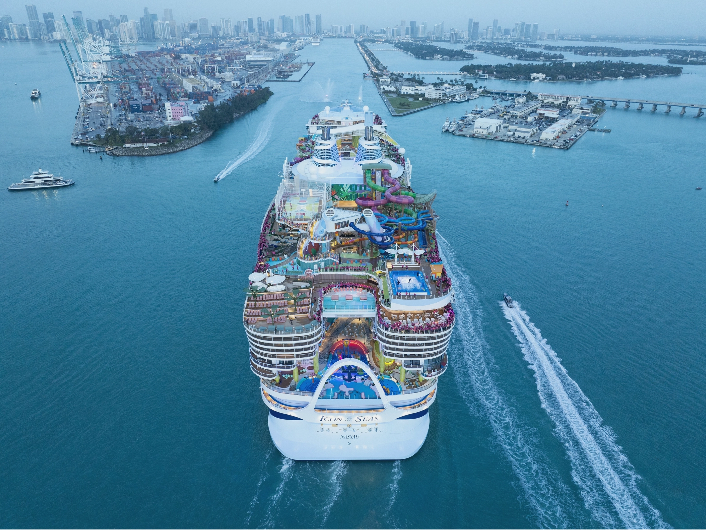 Symphony of the Seas - Tàu du lịch lớn nhất thế giới của Royal Caribbean