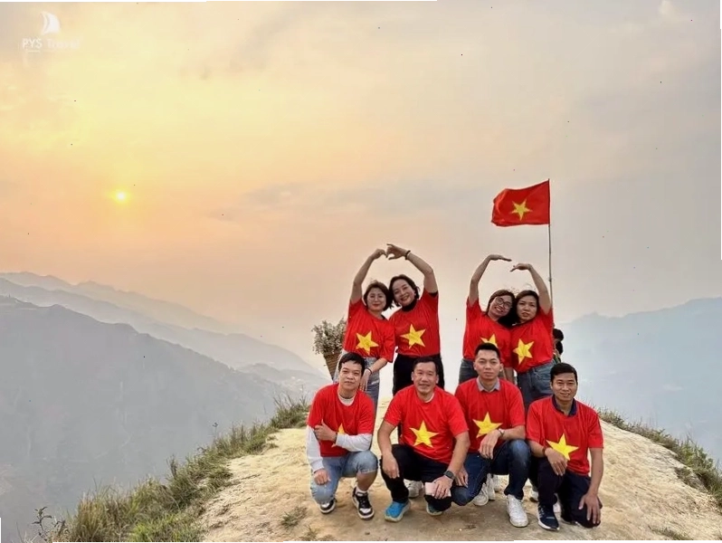 Tà Xùa mùa hè với cây cối xanh tươi