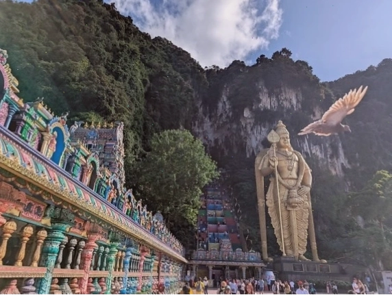 Tác phẩm điêu khắc Chúa Murugan tại Hang động Batu, Malaysia
