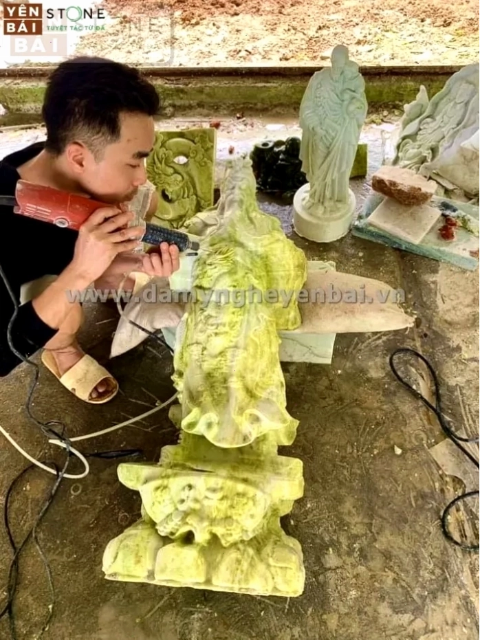 Tác phẩm nghệ thuật từ đá Văn Chấn