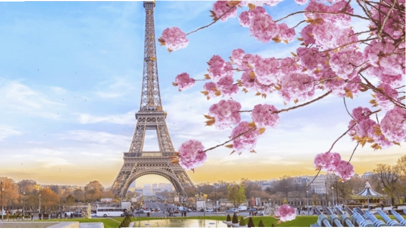 Tầm nhìn bao quát Paris từ tầng hai của Tháp Eiffel