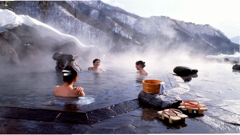 Tắm suối khoáng nóng Onsen