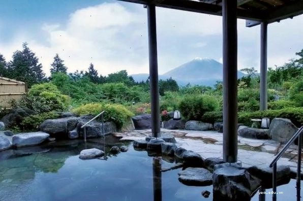 Tận hưởng không gian thư giãn tại suối nước nóng Senami Onsen