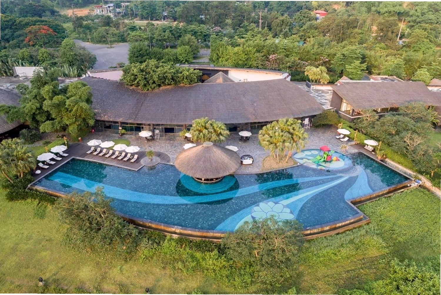 Tận hưởng thiên nhiên tại khu du lịch suối khoáng Kim Bôi