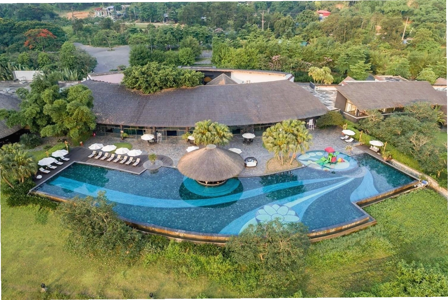 Tận hưởng thiên nhiên tại khu du lịch suối khoáng Kim Bôi
