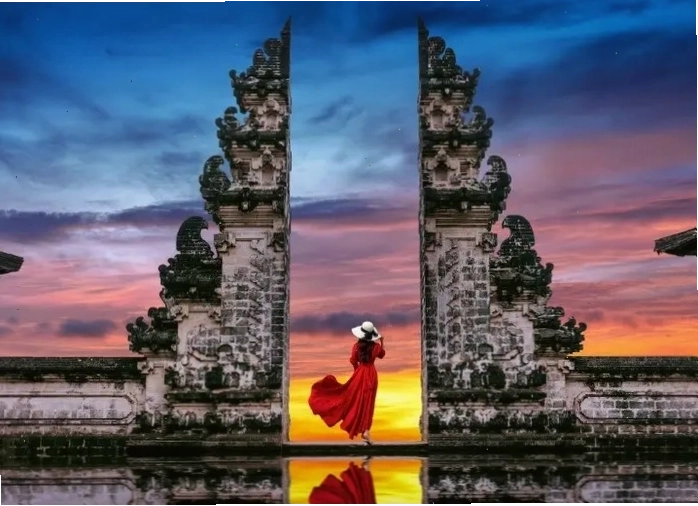 Tạo dáng chụp ảnh cổng trời Bali tại Handara Gate
