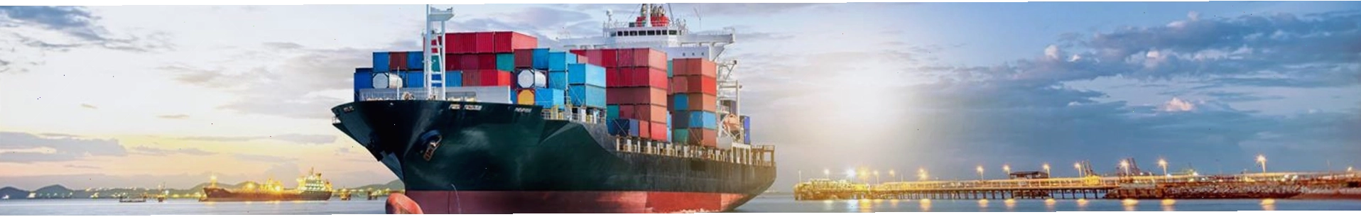 Tàu chở hàng container trên biển