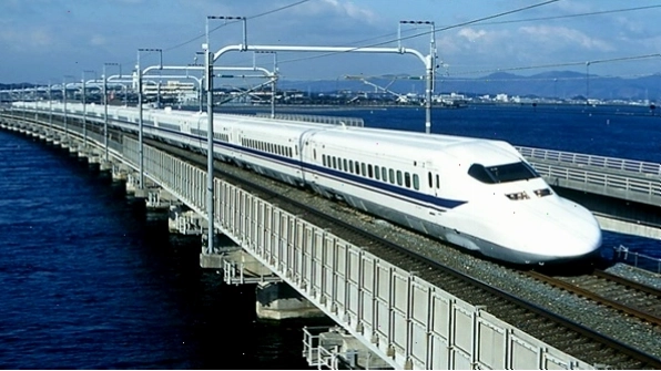 Tàu Shinkansen nổi tiếng tại Nhật Bản giúp người dân di chuyển nhanh chóng giữa các thành phố