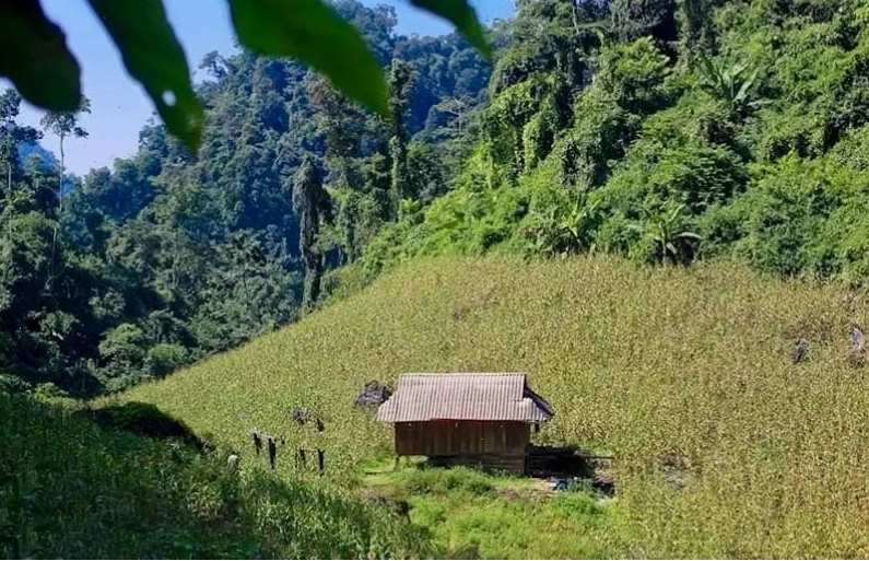 Thác Dải Yếm hùng vĩ