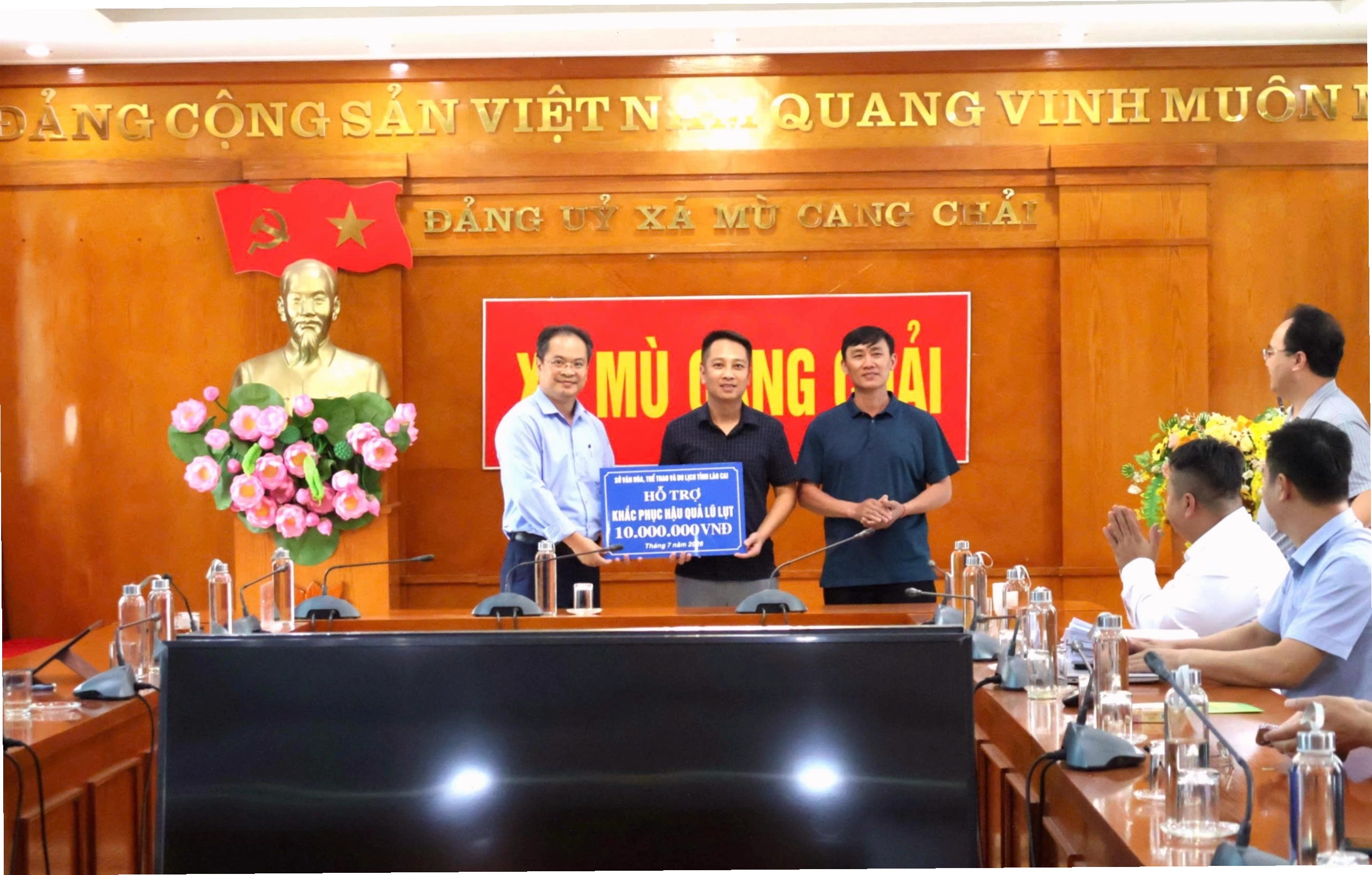 Thác Mơ Mù Cang Chải hùng vĩ