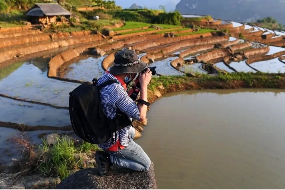 Thác nước hùng vĩ tại Lai Châu vào mùa hè