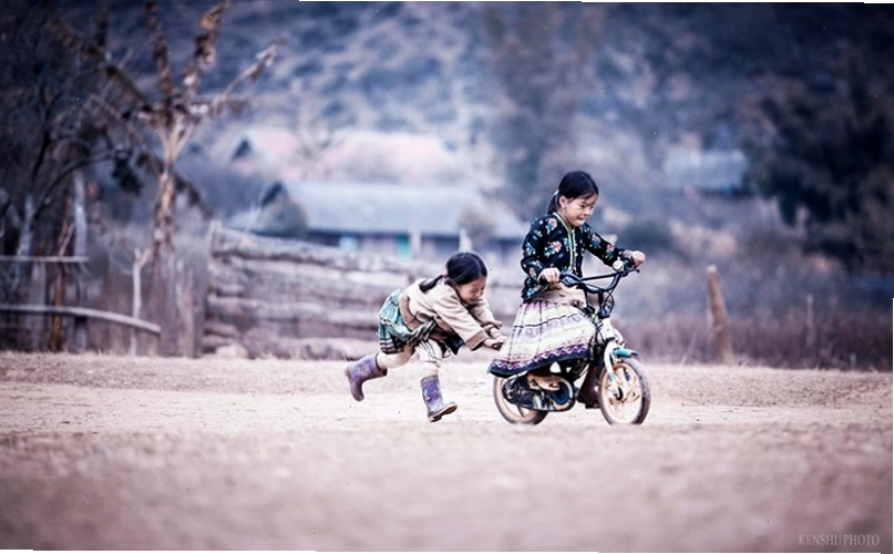 Thác nước trong rừng sâu