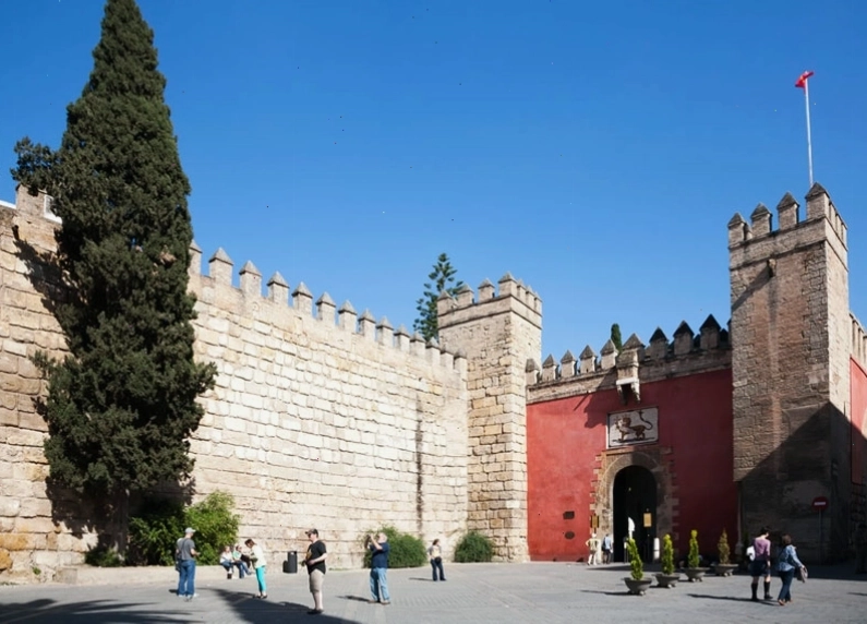 Tham quan cung điện Los Reales Alcázares tại Seville