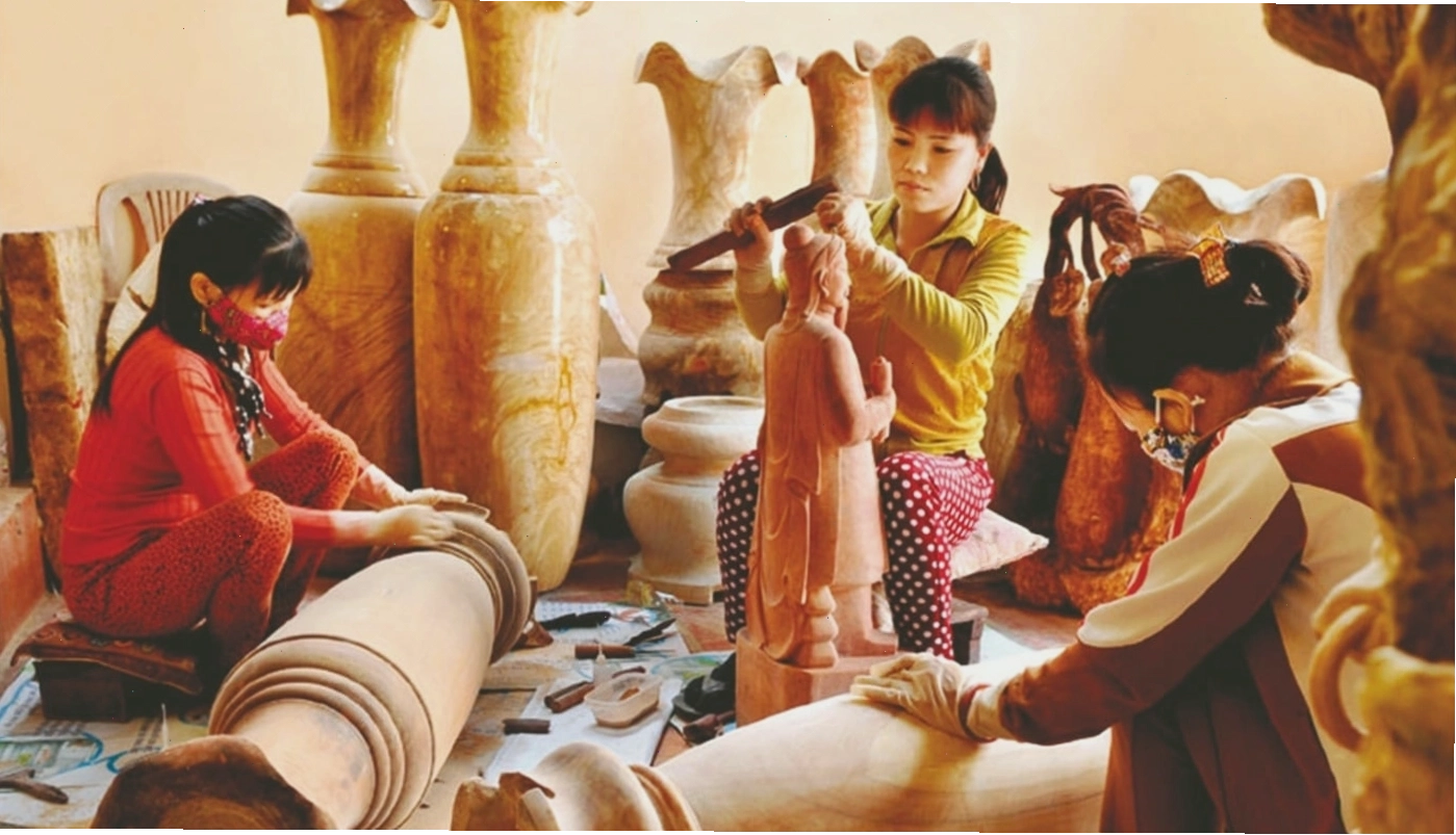 Tham quan và trải nghiệm làm đồ thủ công mỹ nghệ tại làng nghề