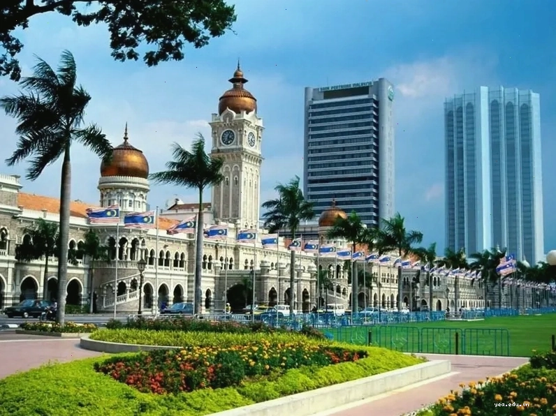 Thánh đường Hồi giáo Putra tại Putrajaya với kiến trúc ấn tượng