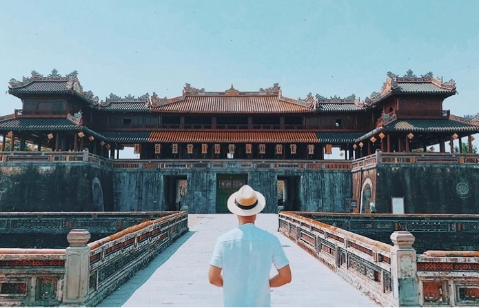 Thành nhà Hồ với những khối đá xây dựng khổng lồ