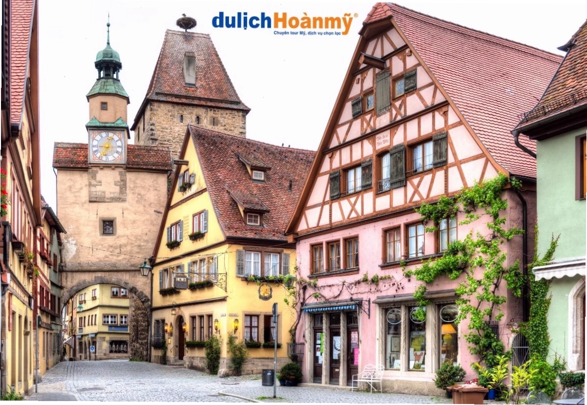 Thành phố cổ Rothenburg ob der Tauber với những ngôi nhà cổ kính và kiến trúc thời trung cổ